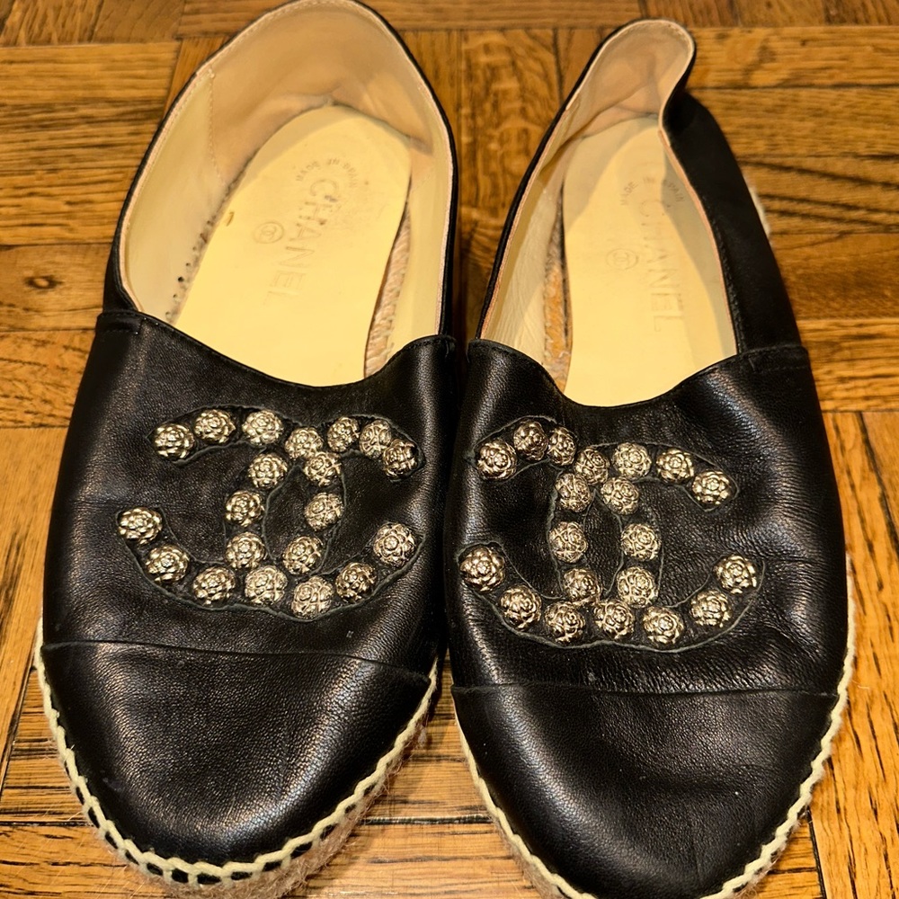 CHANEL LOAFERS. BARLEY WORN SIZE 8